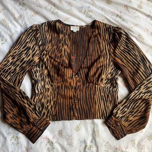 Tiger print long sleeve crop top button up size small